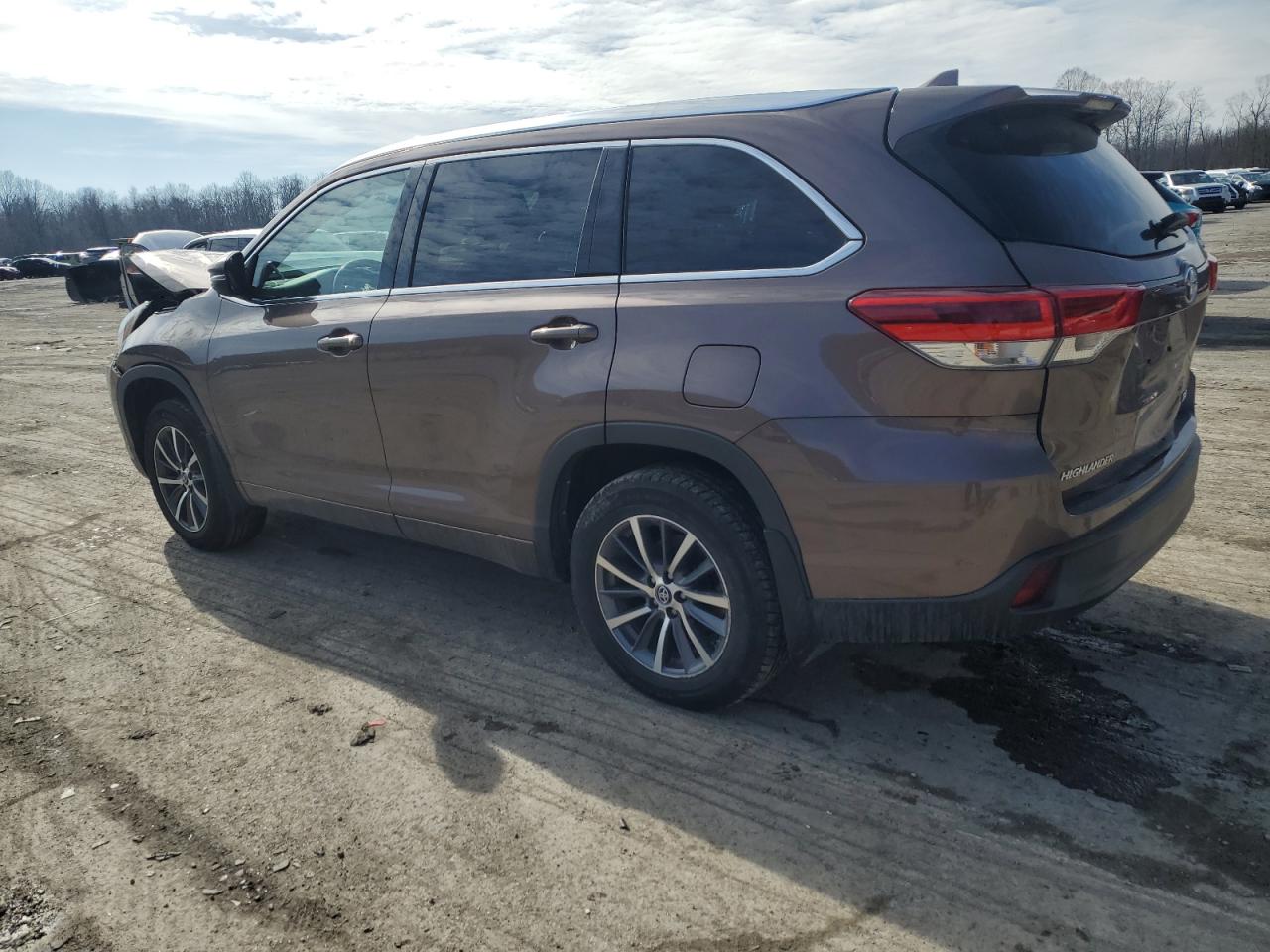 2017 Toyota Highlander VIN 5TDJZRFH4HS382778 Copart auction photo, front end / rear end damage thumbnail 2