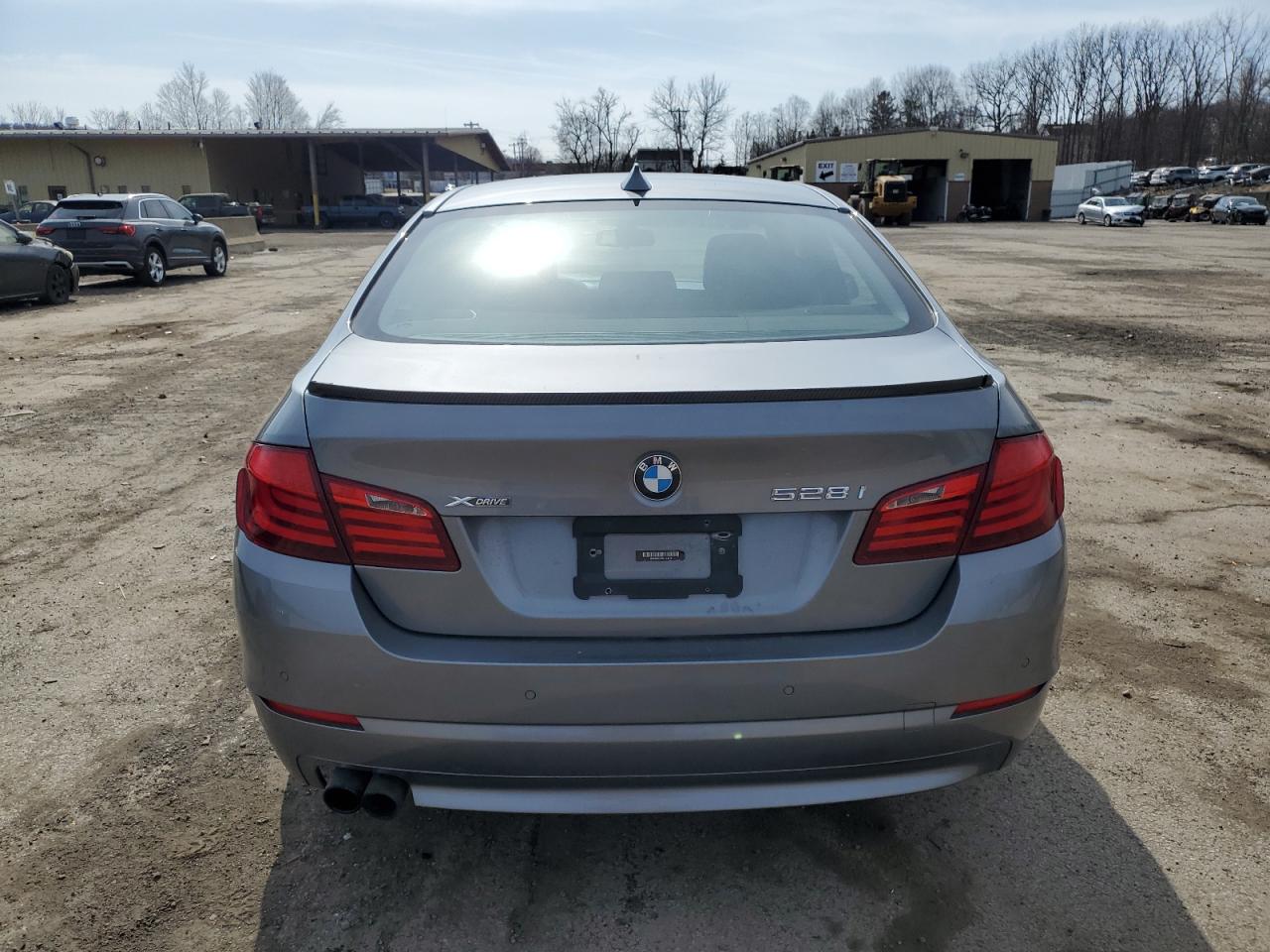2013 BMW 5er VIN WBAXH5C53DD114274 Copart auction photo, front end / minor dent/scratches damage thumbnail 6