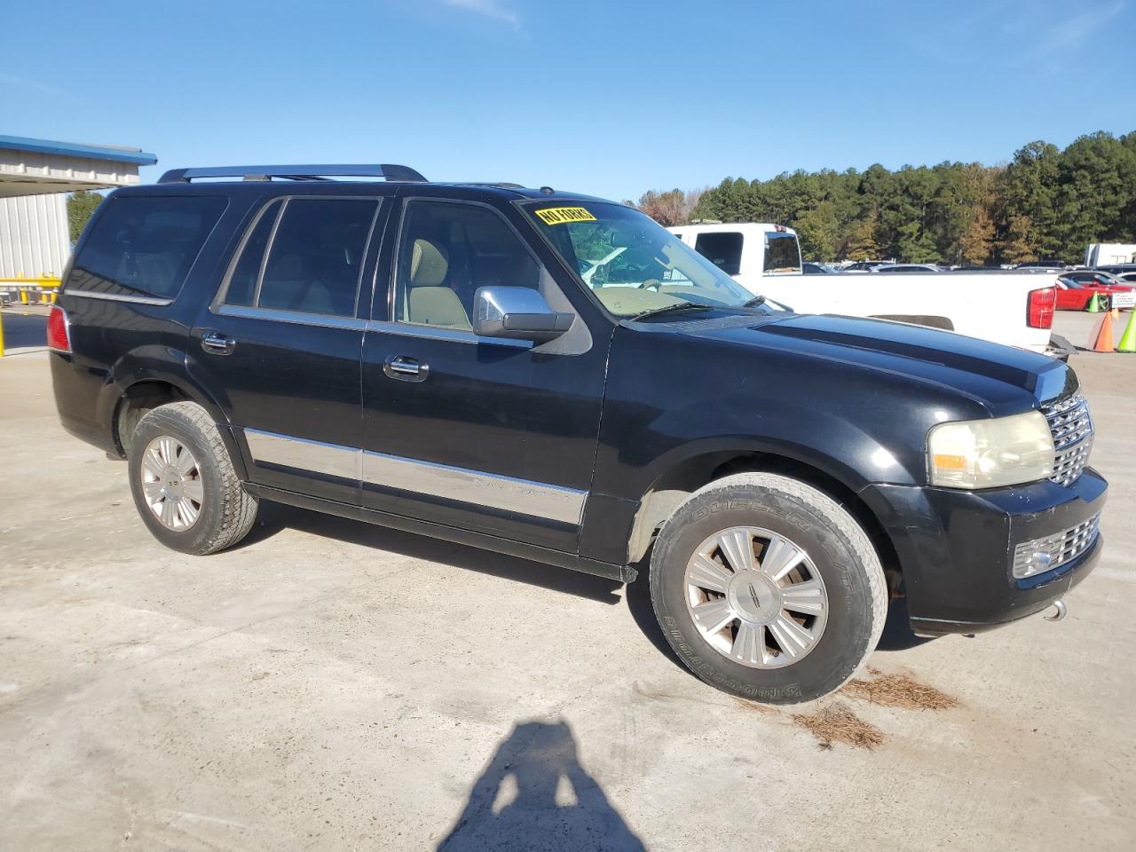 2007 Lincoln Navigator VIN 5LMFU28557LJ24471 Copart auction photo, minor dent/scratches damage thumbnail 4