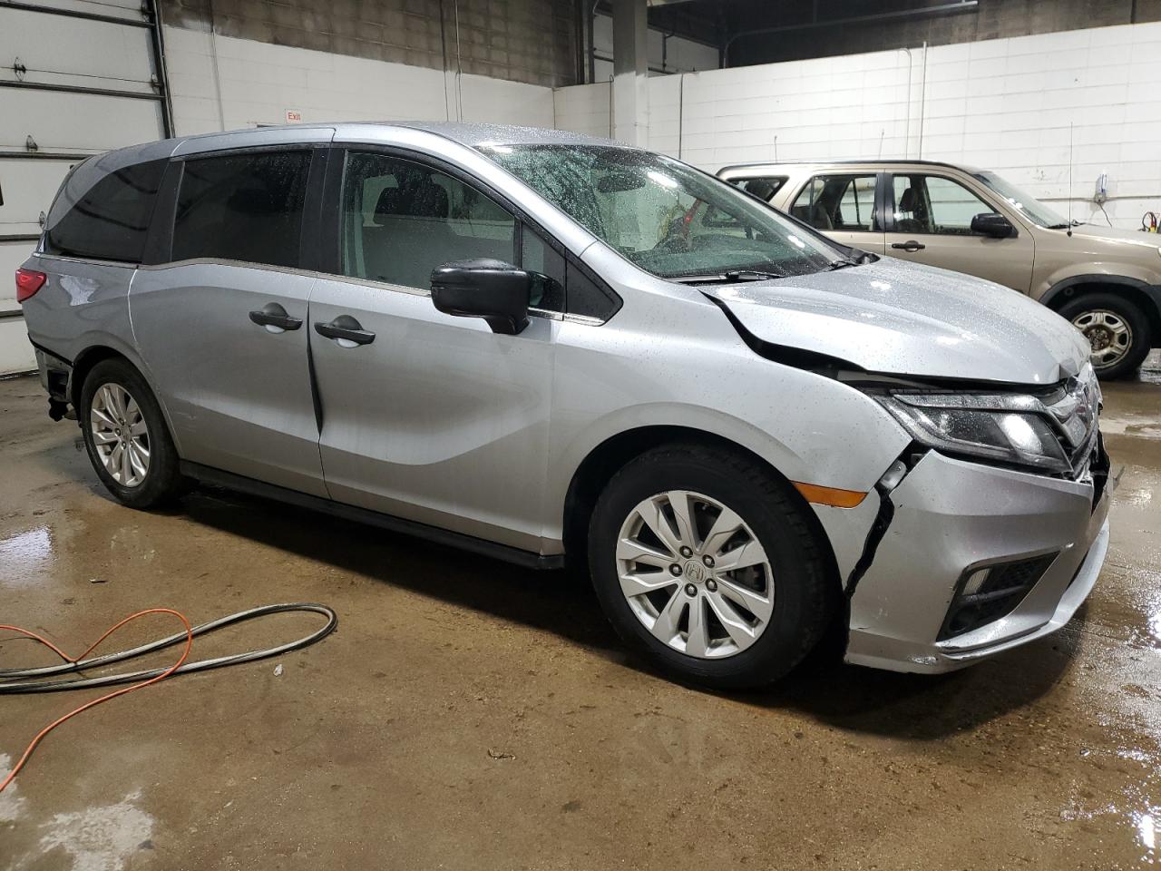 2019 Honda Odyssey VIN 5FNRL6H29KB028228 Copart auction photo, front end / rear end damage thumbnail 4