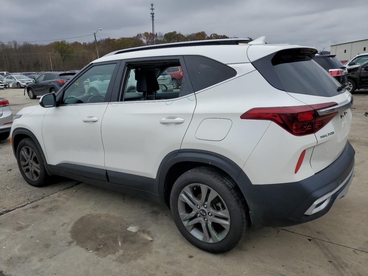 2021 KIA Seltos VIN KNDEU2AA1M7049797 Copart auction photo, vandalism damage thumbnail 2