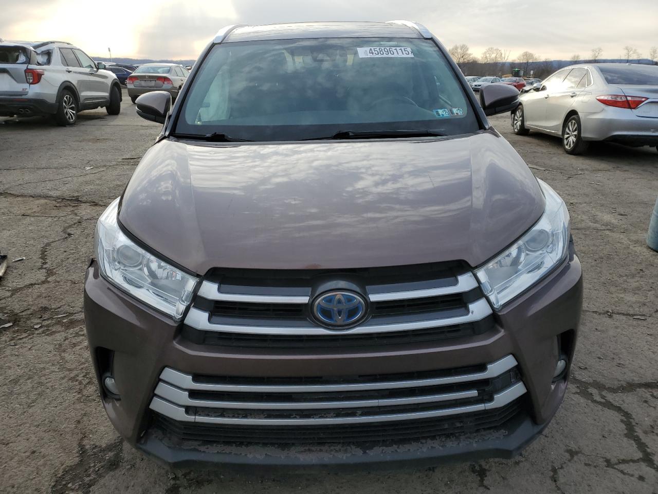 2017 Toyota Highlander VIN 5TDJGRFH2HS023094 Copart auction photo, side / mechanical damage thumbnail 5