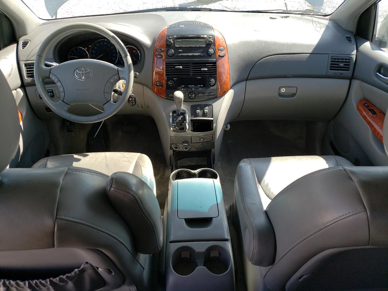2010 Toyota Sienna VIN 5TDDK4CC8AS033268 Copart auction photo, front end / minor dent/scratches damage thumbnail 8