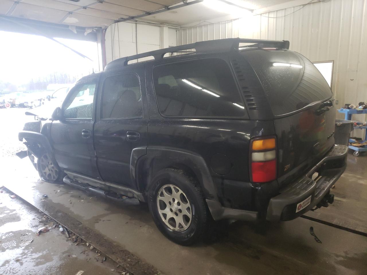 2004 Chevrolet Tahoe VIN 1GNEK13Z64R186538 Copart auction photo, front end / undercarriage damage thumbnail 2