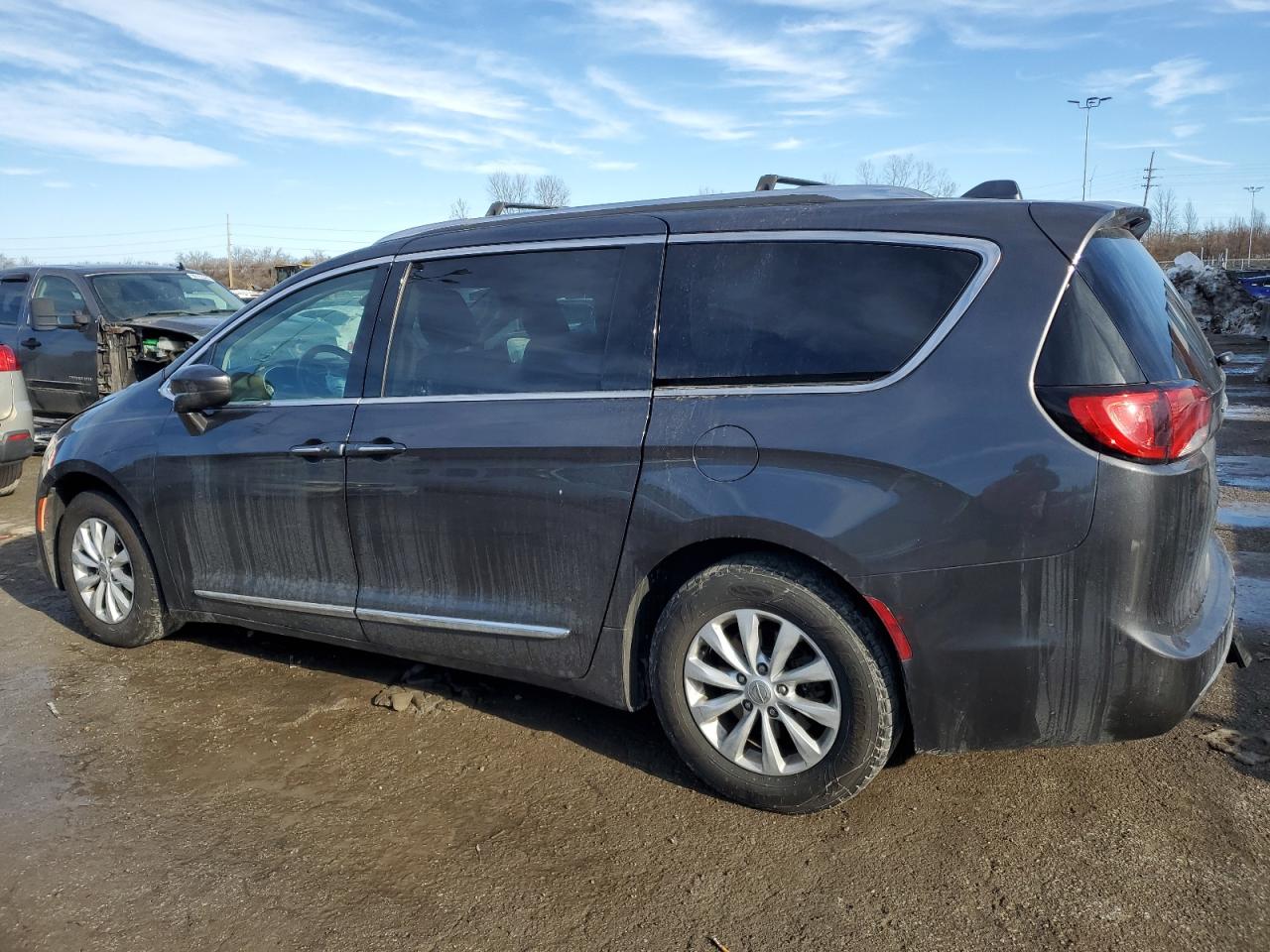 2018 Chrysler Pacifica VIN 2C4RC1BG5JR107535 Copart auction photo, front end / rear end damage thumbnail 2
