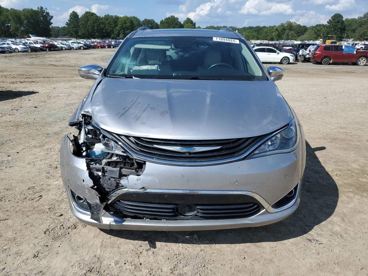 2017 Chrysler Pacifica VIN 2C4RC1N70HR685032 Copart auction photo, front end / side damage thumbnail 5