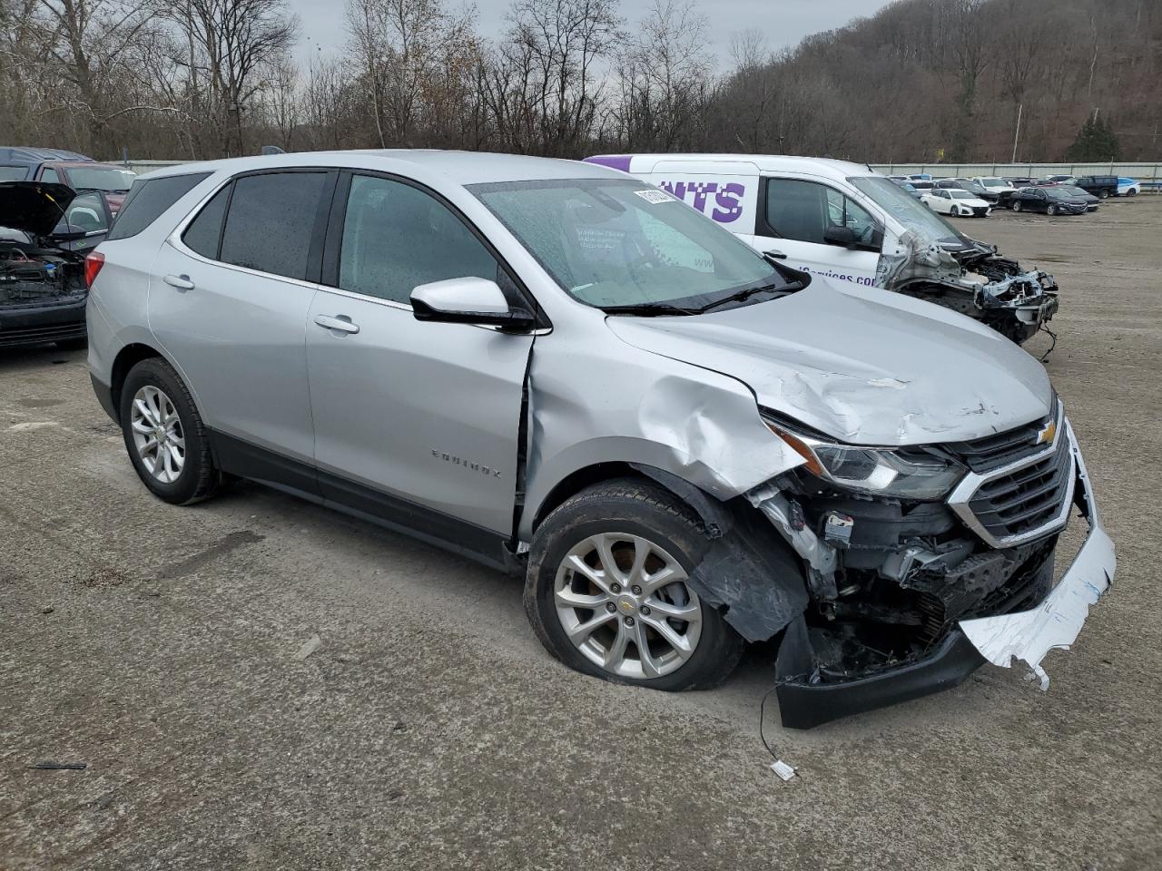 2020 Chevrolet Equinox VIN 2GNAXUEV1L6107198 Copart auction photo, front end / side damage thumbnail 4