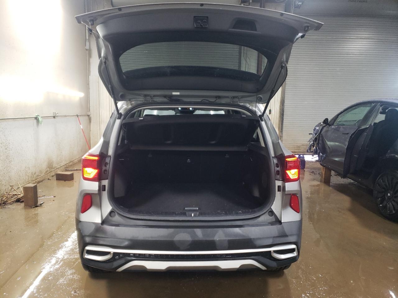 2021 KIA Seltos VIN KNDETCA20M7157961 Copart auction photo, side / front end damage thumbnail 6