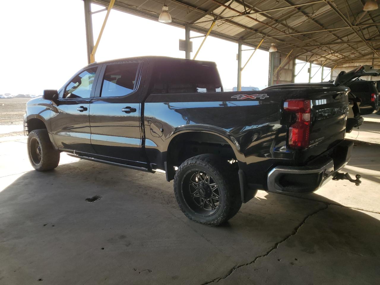 2020 Chevrolet Silverado VIN 3GCUYDED4LG221033 Copart auction photo, vandalism / minor dent/scratches damage thumbnail 2