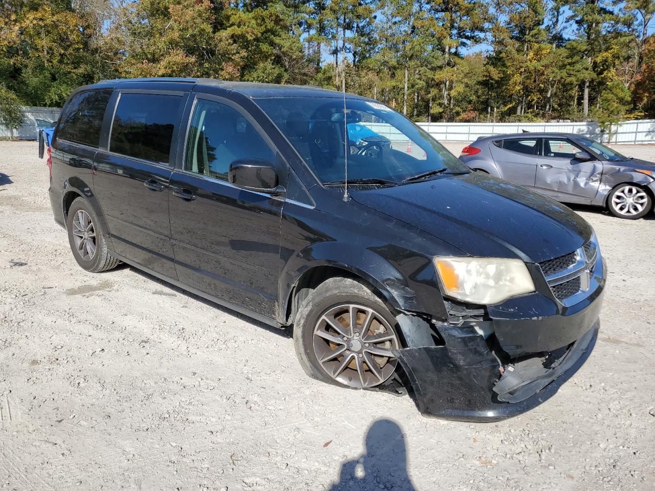 2017 Dodge Caravan VIN 2C4RDGCG2HR625160 Copart auction photo, front end damage thumbnail 4
