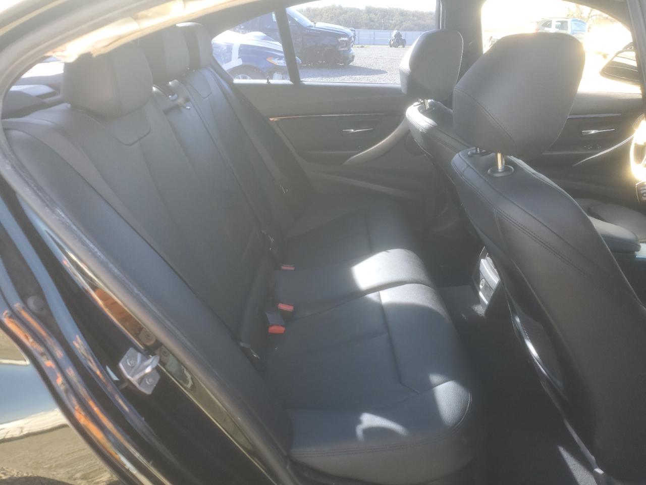 2017 BMW 3er VIN WBA8B9G59HNU49515 Copart auction photo, front end damage thumbnail 10