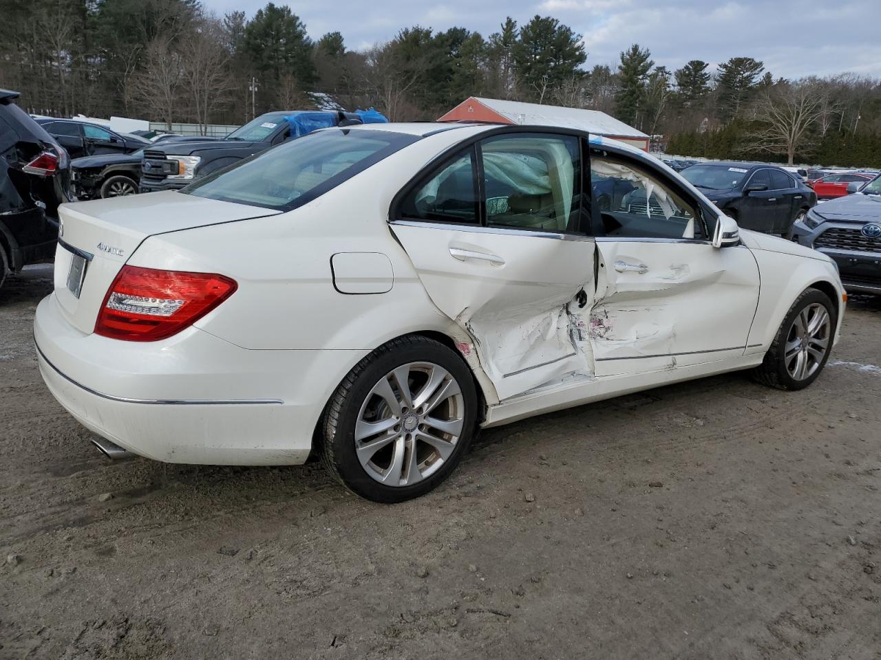 2012 Mercedes-Benz C-klasse VIN WDDGF8BB6CA710468 Copart auction photo, side damage thumbnail 3