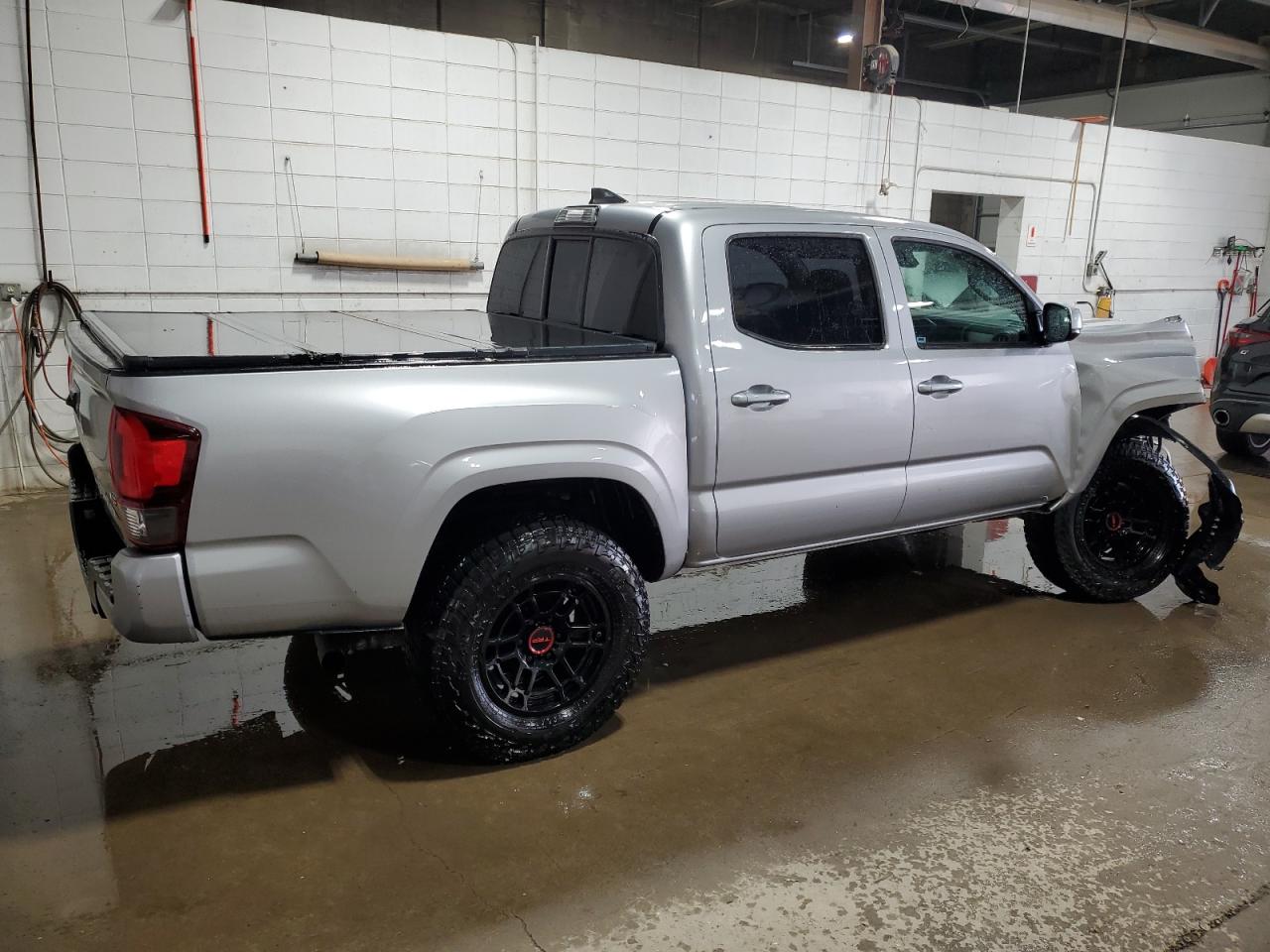2018 Toyota Tacoma VIN 3TMCZ5AN7JM138336 Copart auction photo, front end damage thumbnail 3