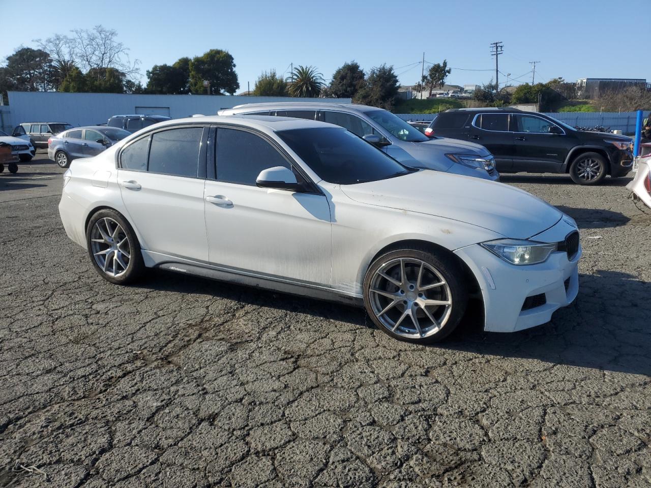 2015 BMW 3er VIN WBA3A9C55FF686674 Copart auction photo, side / vandalism damage thumbnail 4