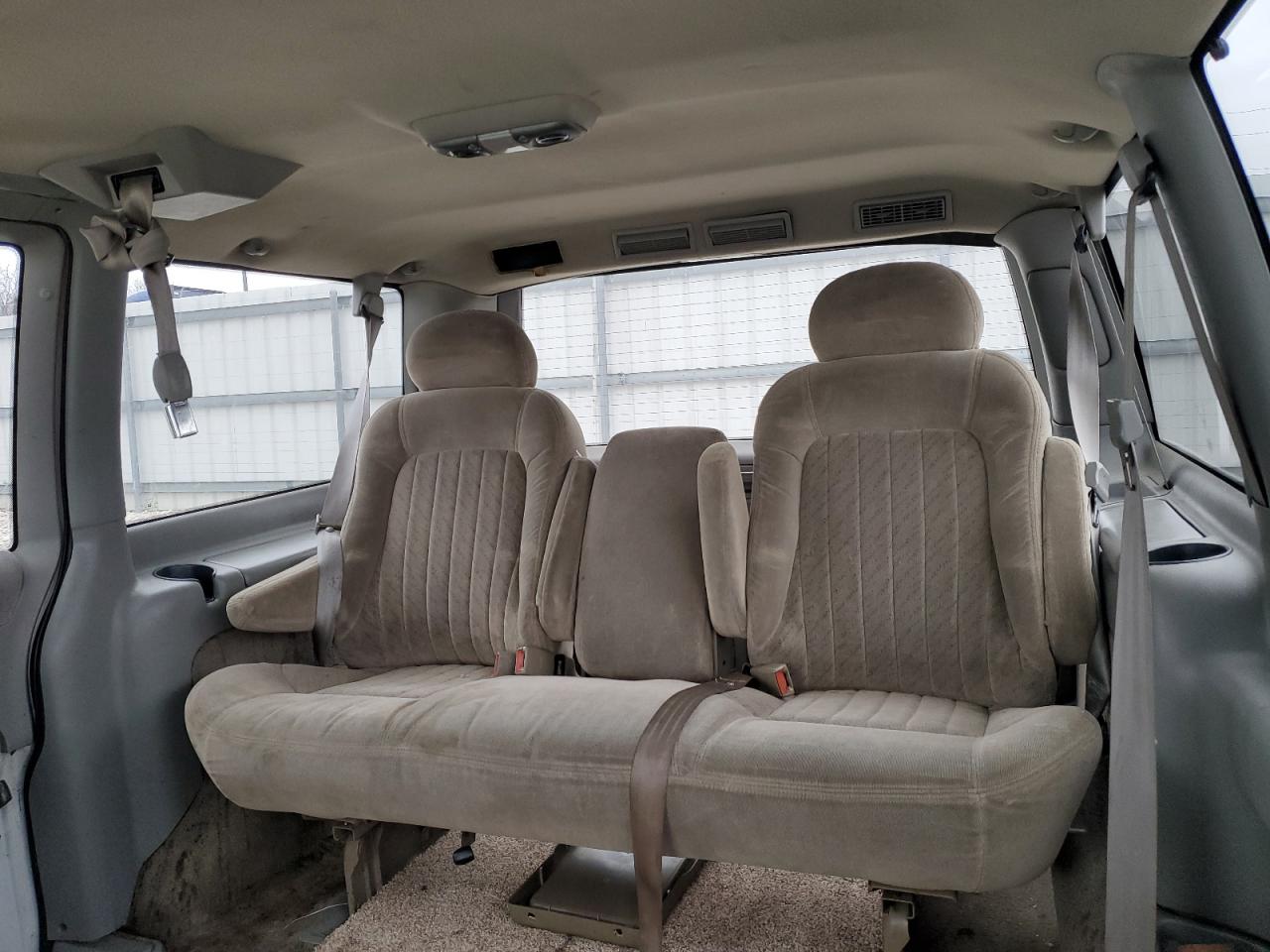 1997 Chevrolet Astro VIN 1GNDM19WXVB205587 Copart auction photo, front end damage thumbnail 10