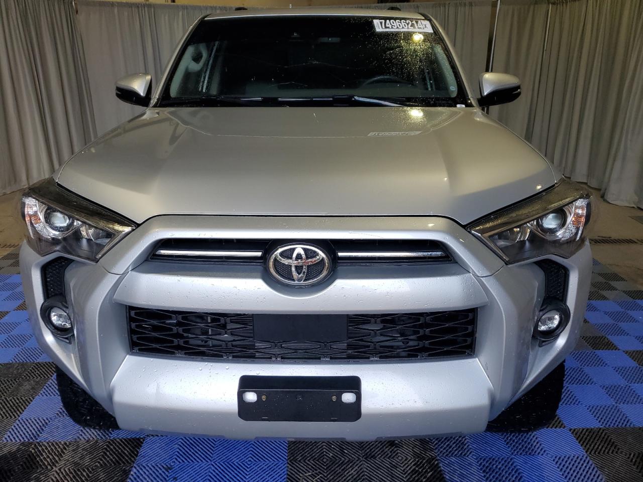2021 Toyota 4Runner VIN JTENU5JR0M5952358 Copart auction photo, minor dent/scratches damage thumbnail 5