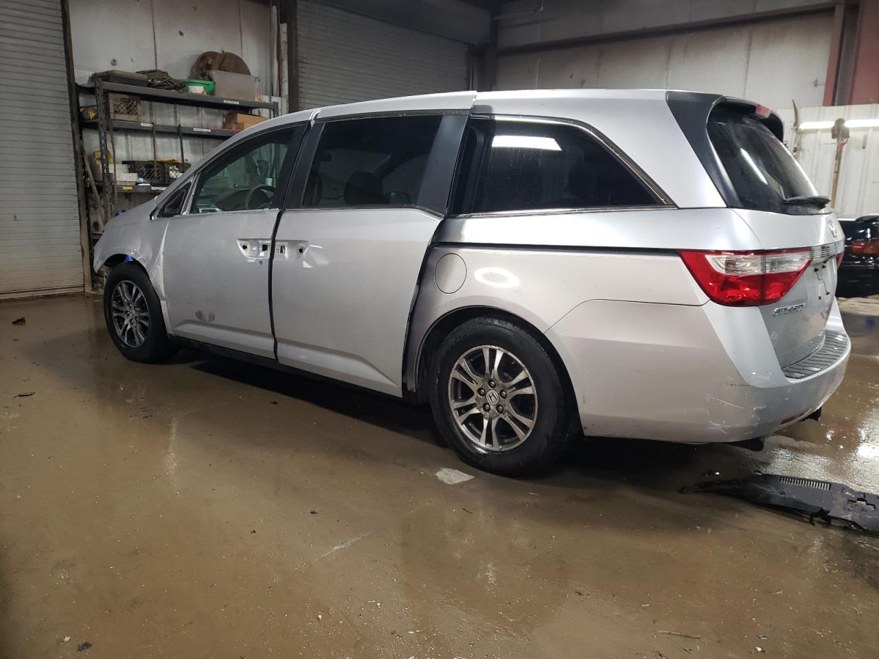 2013 Honda Odyssey VIN 5FNRL5H43DB042981 Copart auction photo, side / front end damage thumbnail 2