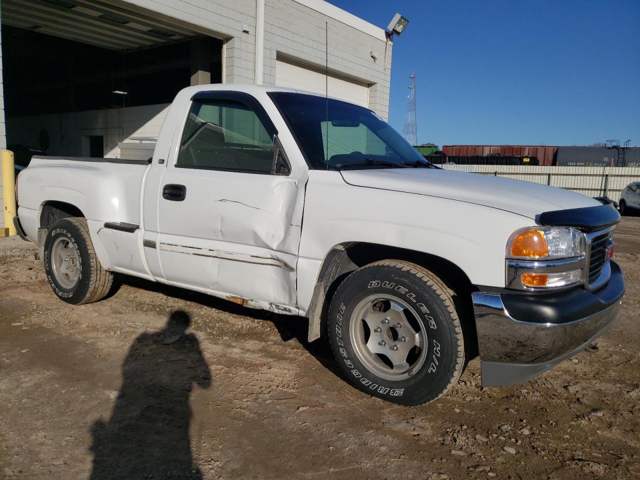 2000 GMC Sierra VIN 1GTEC14W3YZ347279 Copart auction photo, side / front end damage thumbnail 4