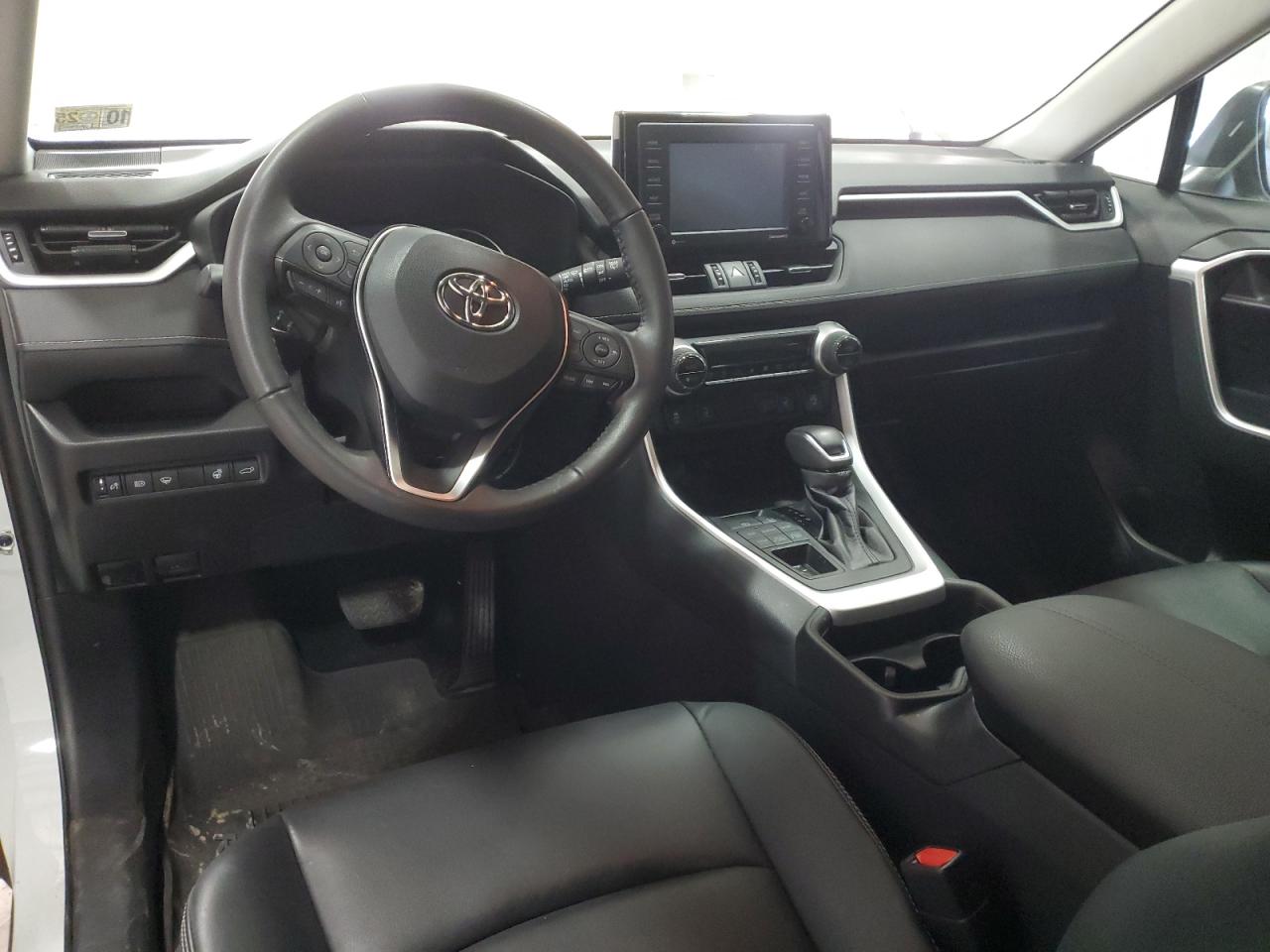2021 Toyota RAV 4 VIN 2T3A1RFV4MW213219 Copart auction photo, minor dent/scratches damage thumbnail 8