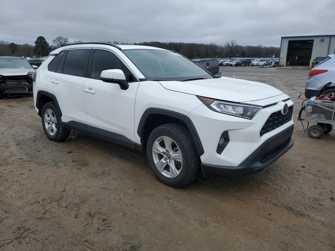 2021 Toyota RAV 4 VIN 2T3P1RFV5MC166018 Copart auction photo, rear end / minor dent/scratches damage thumbnail 4