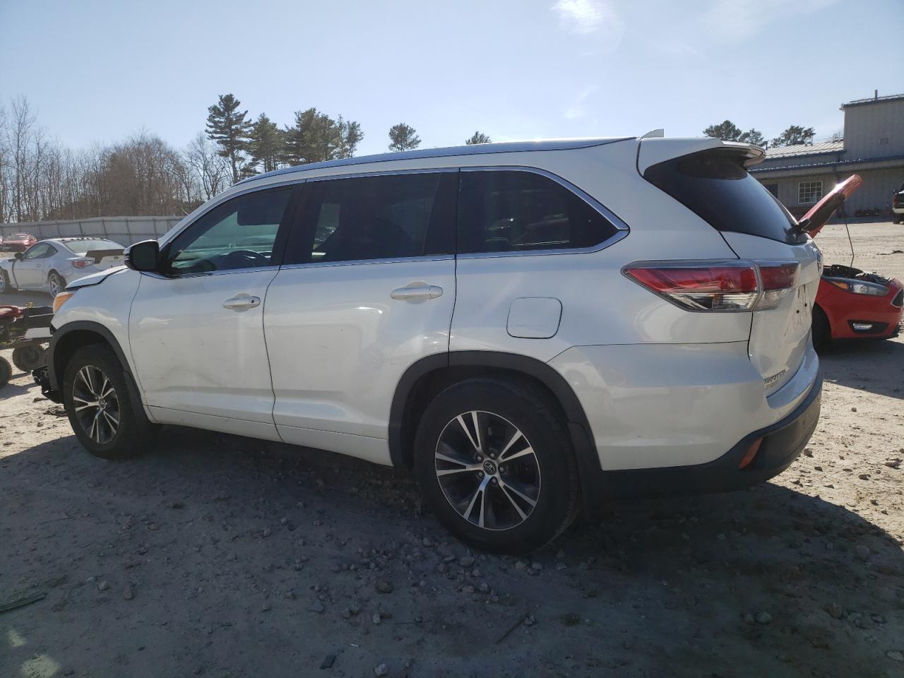 2016 Toyota Highlander VIN 5TDJKRFH2GS311159 Copart auction photo, front end / minor dent/scratches damage thumbnail 2