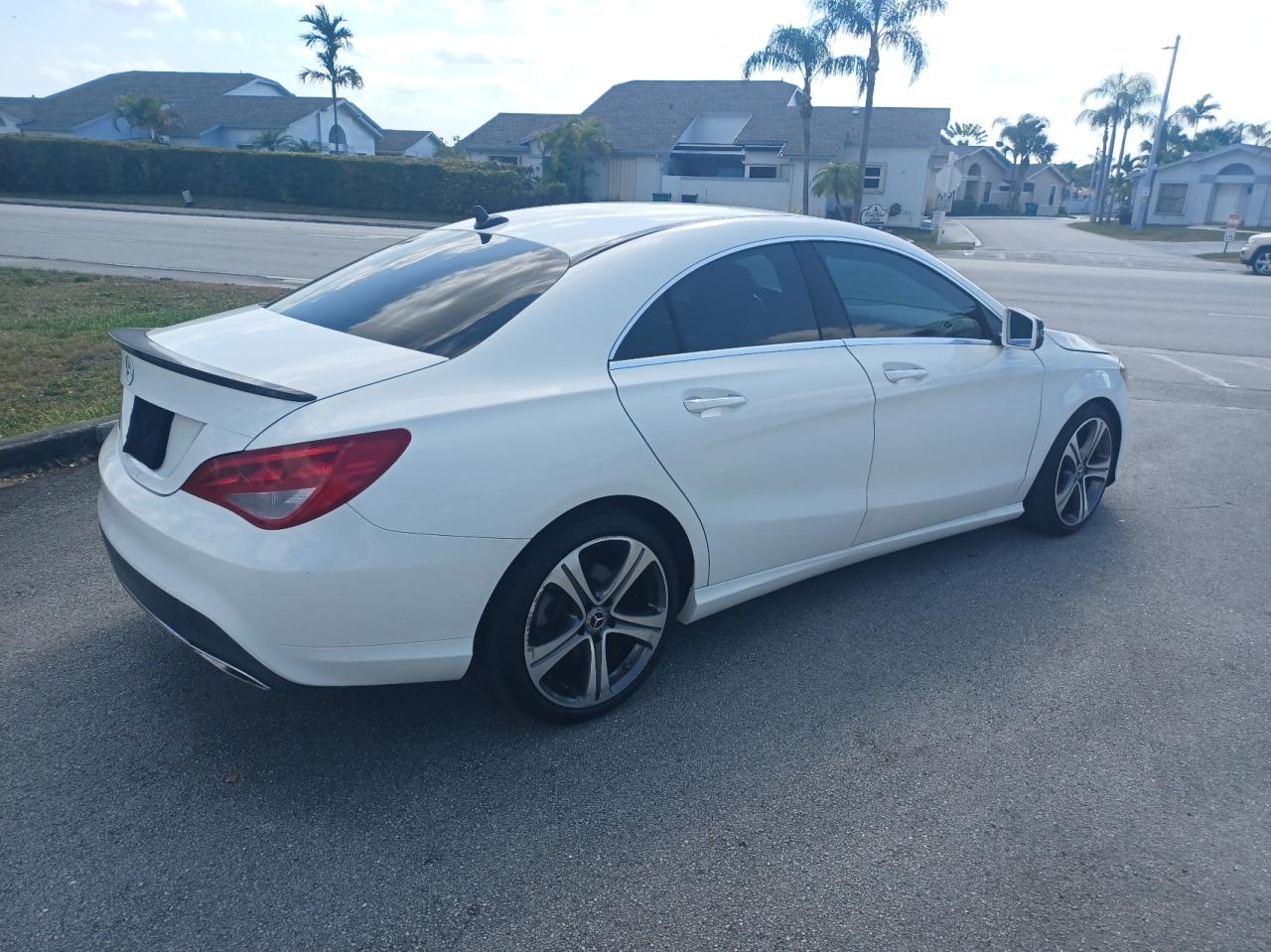 2018 Mercedes-Benz CLA-klasse VIN WDDSJ4EB7JN648713 Copart auction photo, normal wear / minor dent/scratches damage thumbnail 4