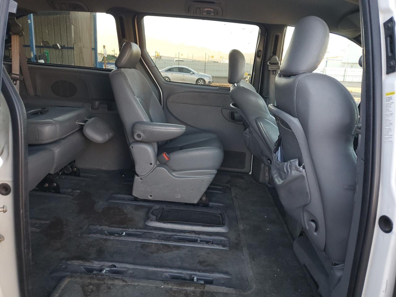 2004 Chrysler Town & Country VIN 2C8GP64L74R532888 Copart auction photo, front end / side damage thumbnail 11