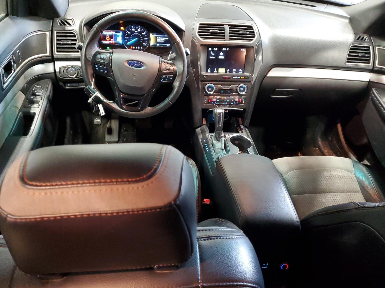 2017 Ford Explorer VIN 1FM5K8D89HGB28802 Copart auction photo, front end / minor dent/scratches damage thumbnail 8