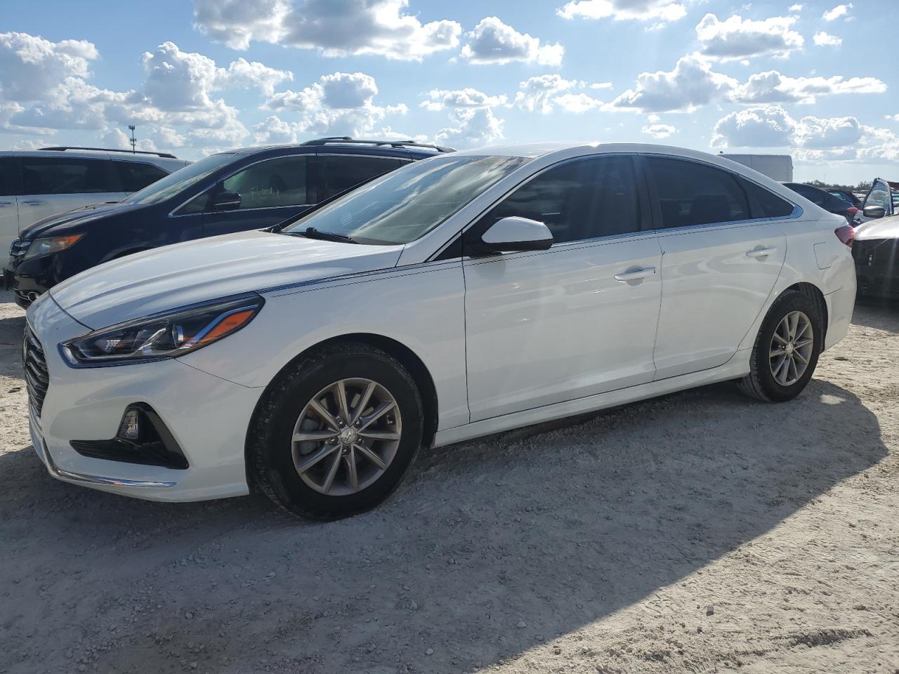 2019 Hyundai Sonata VIN 5NPE24AF2KH744019
