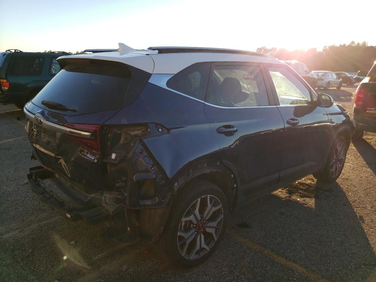 2021 KIA Seltos VIN KNDEUCA21M7194210 Copart auction photo, rear end damage thumbnail 3