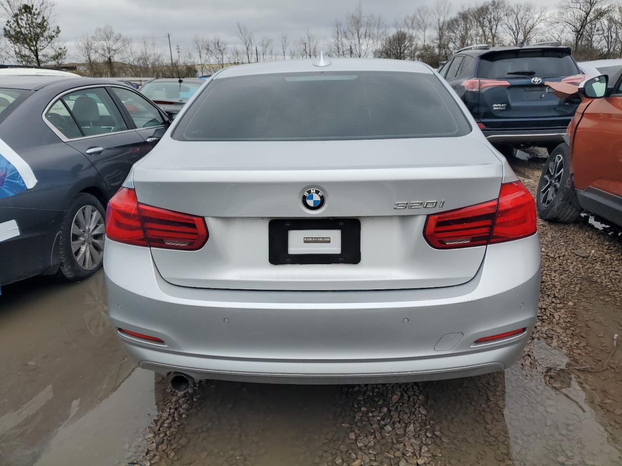 2017 BMW 3er VIN WBA8E5G5XHNU41553 Copart auction photo, burn damage thumbnail 6