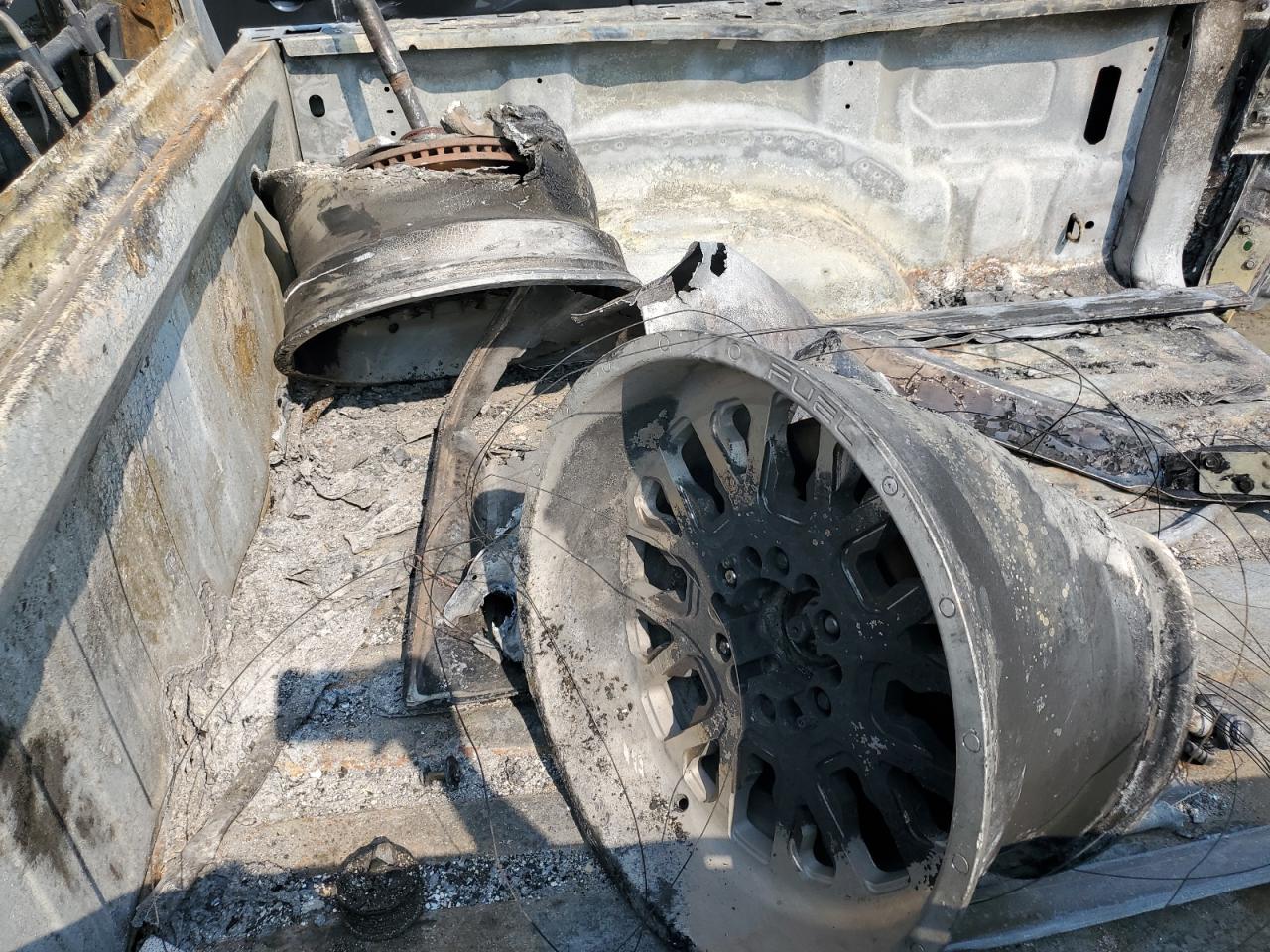 2020 RAM 1500 VIN 1C6RRFFG0LN343507 Copart auction photo, burn - interior / burn - engine damage thumbnail 12