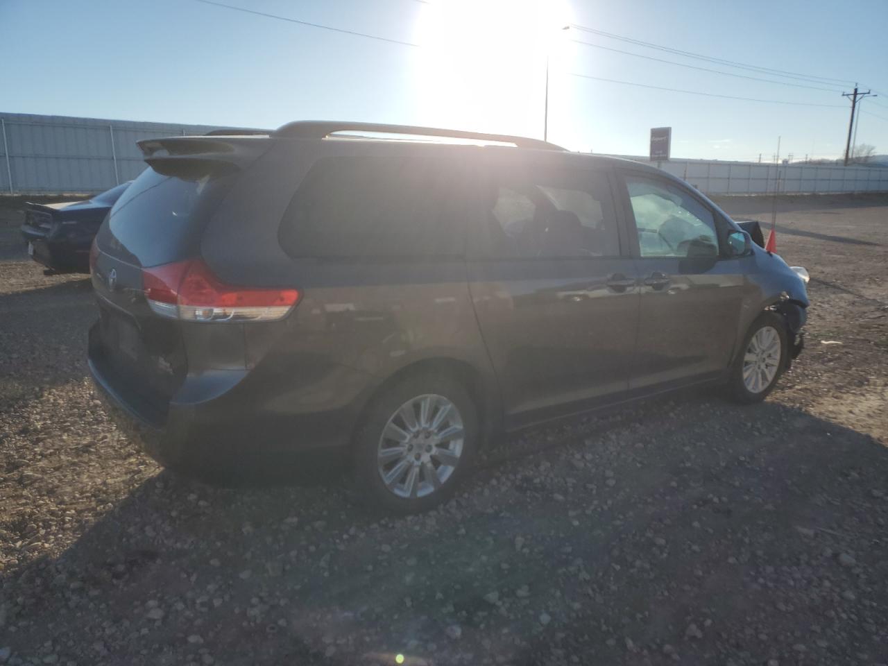 2013 Toyota Sienna VIN 5TDJK3DC5DS062887 Copart auction photo, front end / side damage thumbnail 3