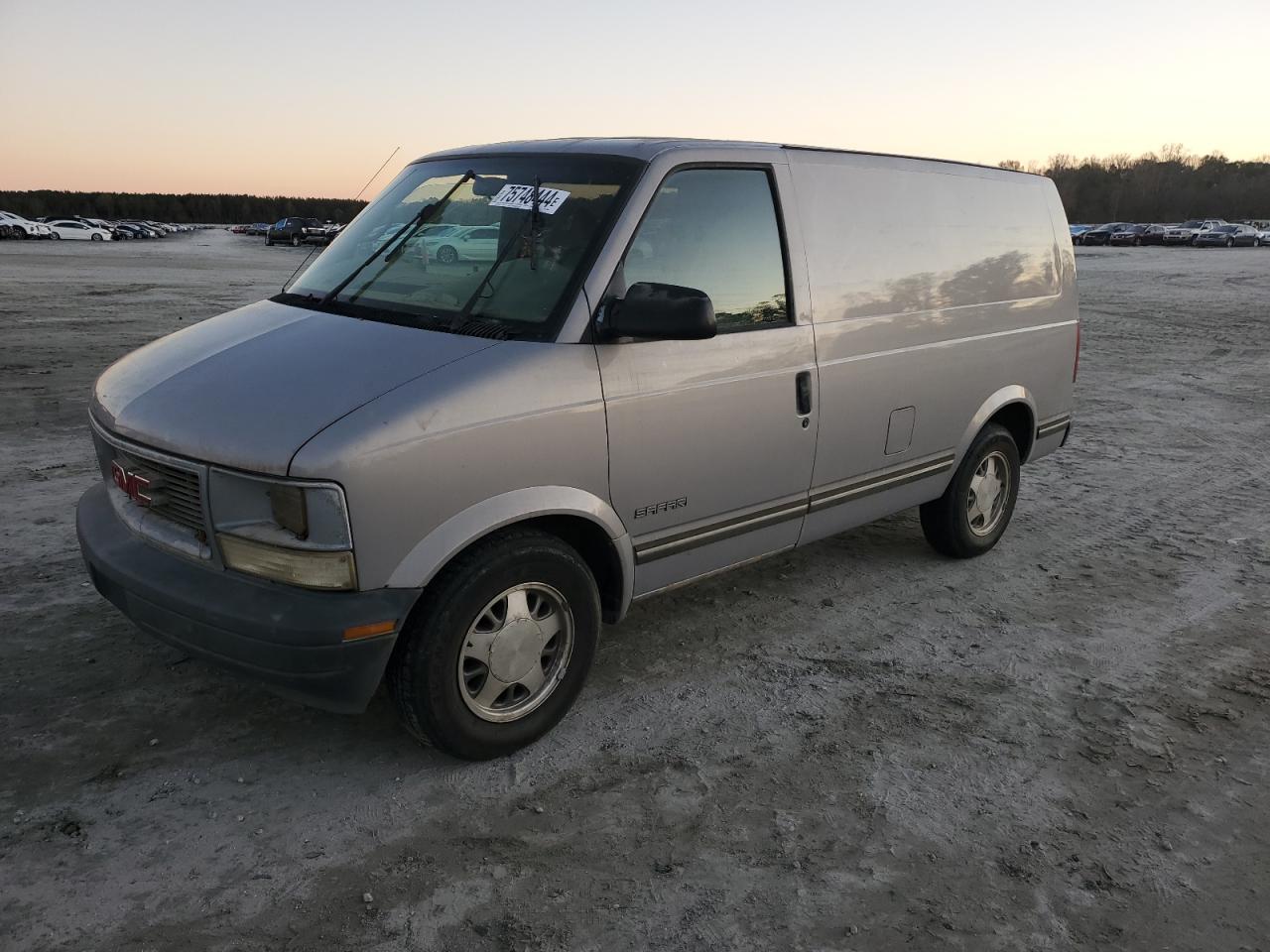 2000 GMC Safari VIN 1GTDM19W8YB529442 - Copart auction photo
