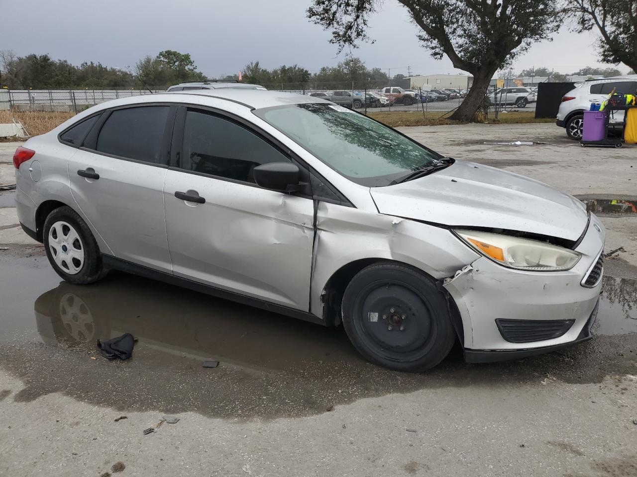 2017 Ford Focus VIN 1FADP3E25HL270589 Copart auction photo, front end / side damage thumbnail 4