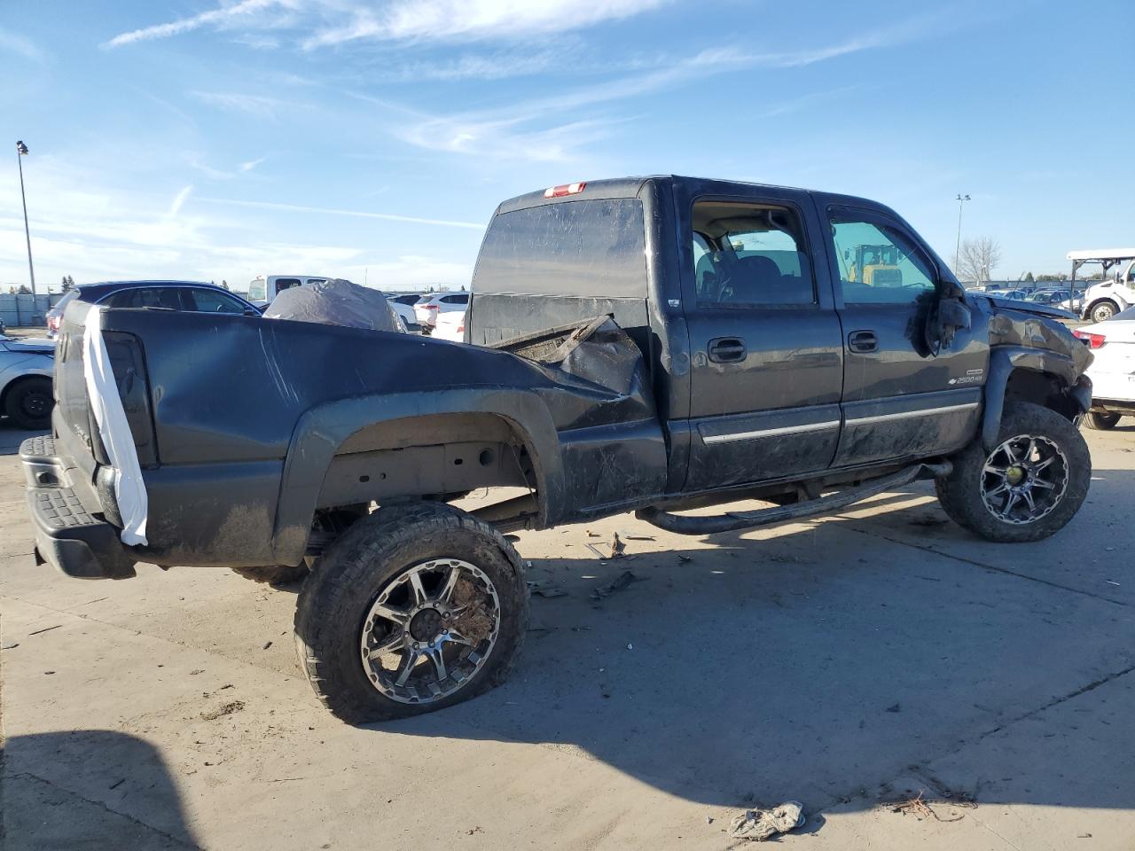 2004 Chevrolet Silverado VIN 1GCHK23134F116194 Copart auction photo, rear end / front end damage thumbnail 3