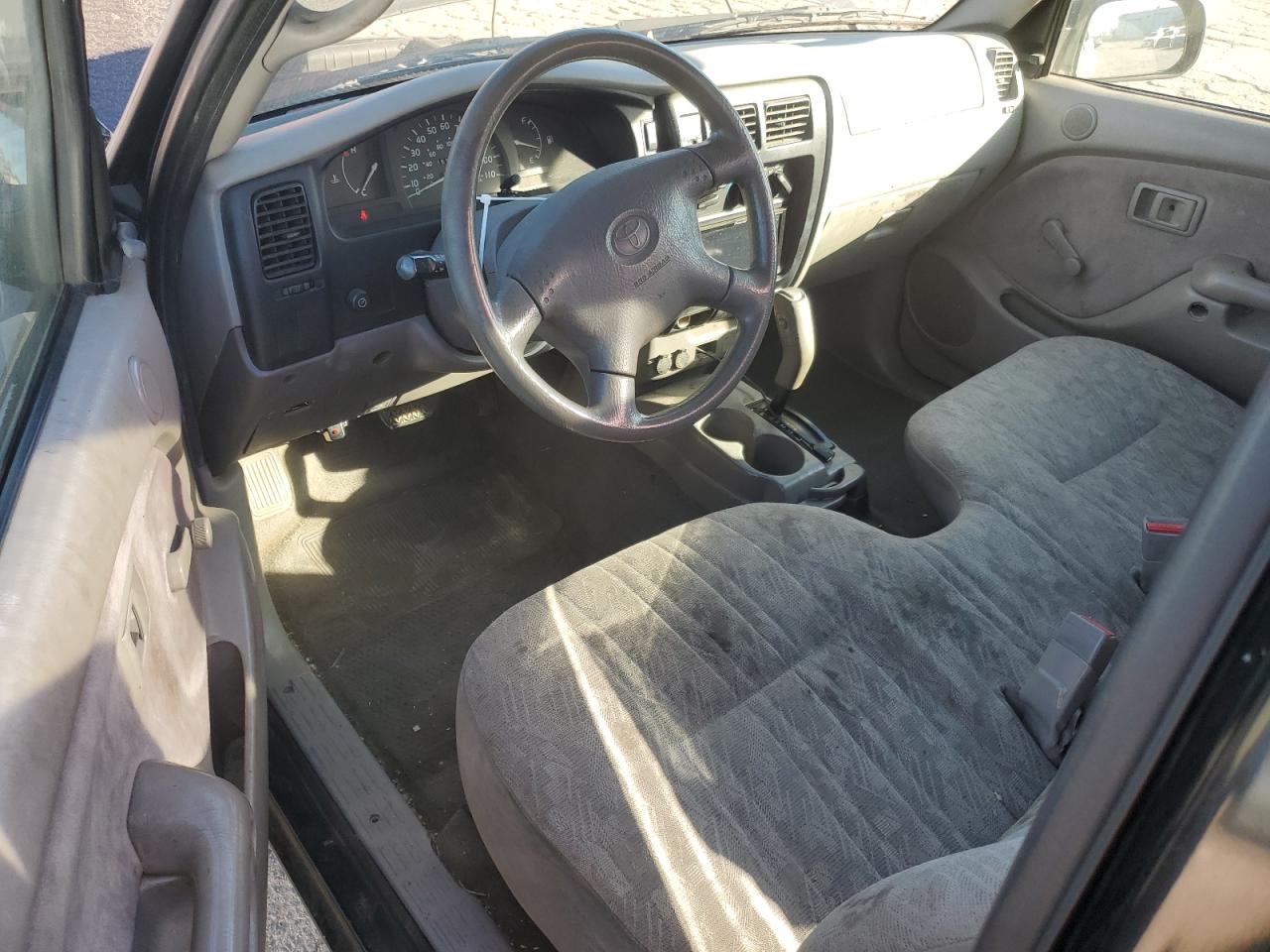 2004 Toyota Tacoma VIN 5TENL42NX4Z428693 Copart auction photo, front end damage thumbnail 8