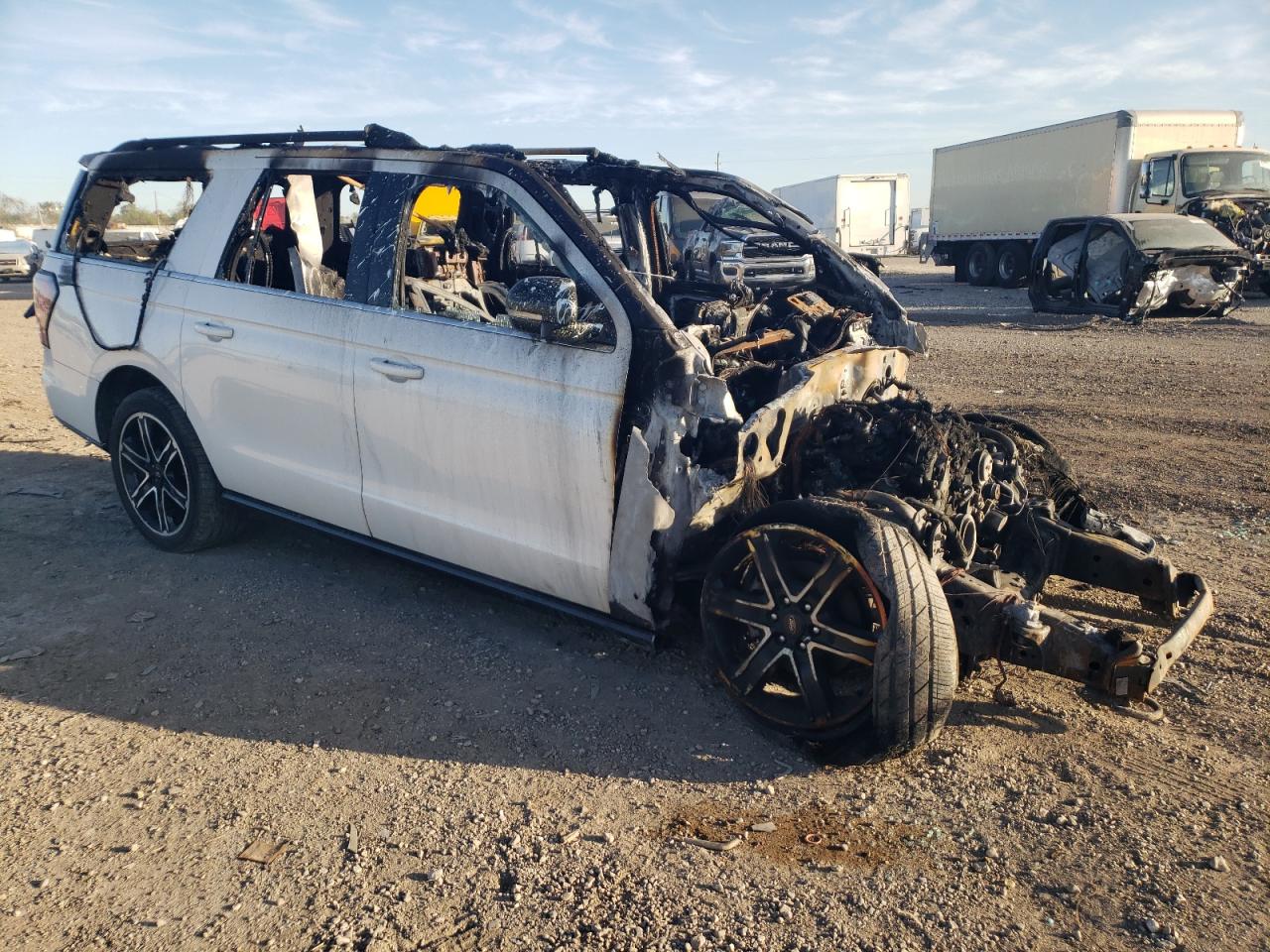 2019 Ford Expedition VIN 1FMJK2AT5KEA76558 Copart auction photo, burn / front end damage thumbnail 4