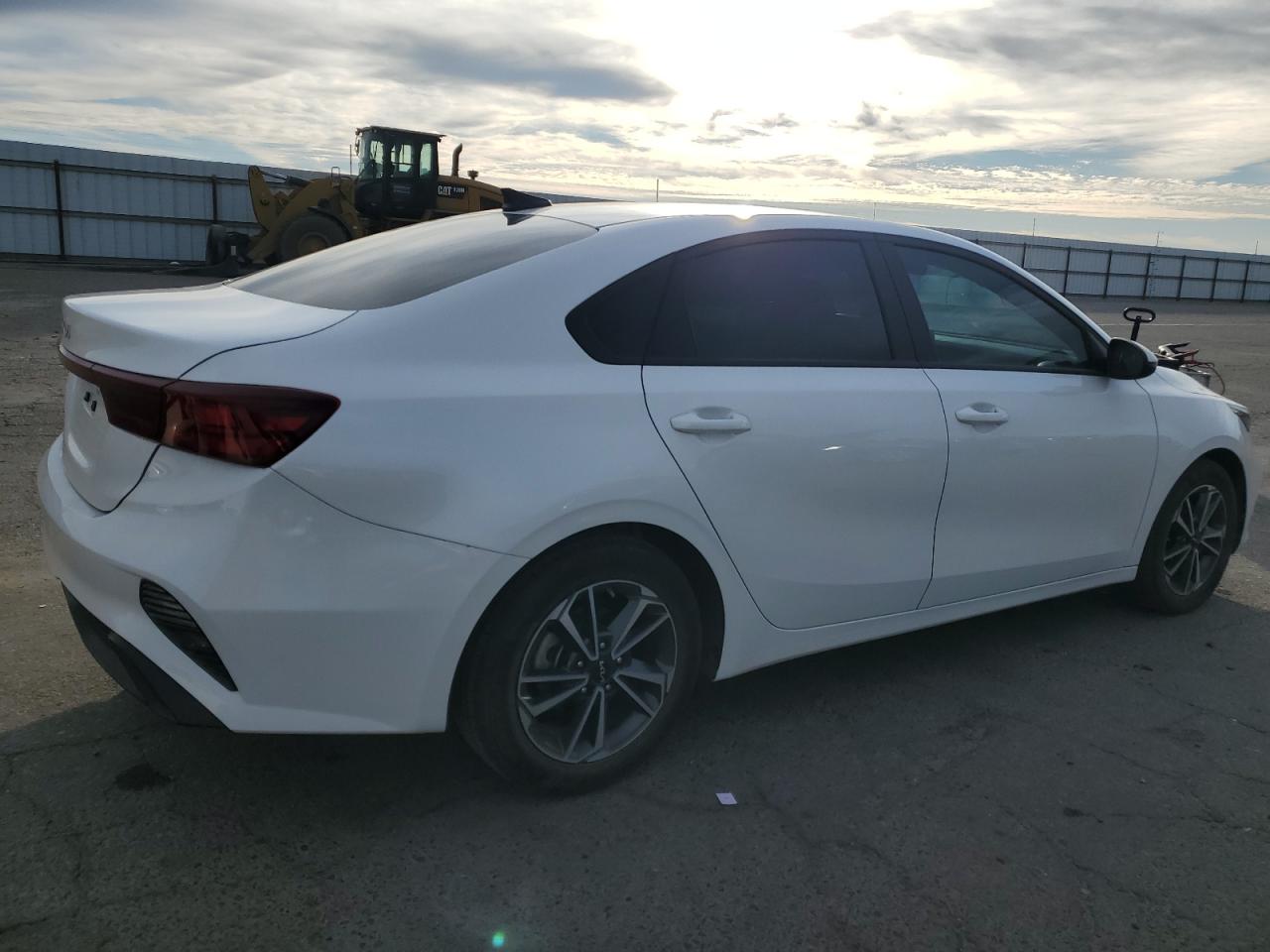 2023 KIA Forte VIN 3KPF24AD8PE596232 Copart auction photo, front end / side damage thumbnail 3