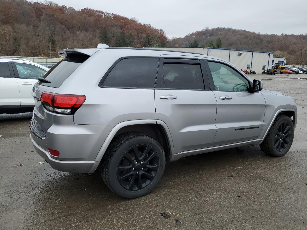 2018 Jeep Grand Cherokee VIN 1C4RJFAG8JC250072 Copart auction photo, front end damage thumbnail 3