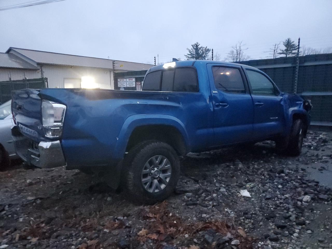 2016 Toyota Tacoma VIN 3TMDZ5BN1GM003445 Copart auction photo, side / front end damage thumbnail 3