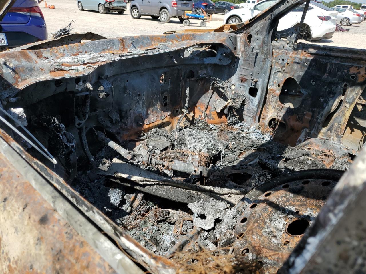 2017 Honda Pilot VIN 5FNYF5H94HB045649 Copart auction photo, burn damage thumbnail 8