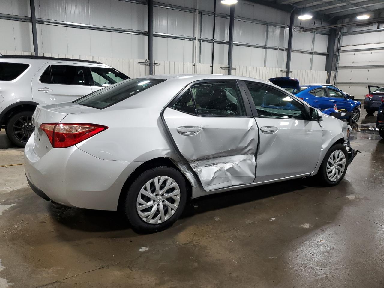 2018 Toyota Corolla VIN 5YFBURHE2JP802137 Copart auction photo, front end / side damage thumbnail 3