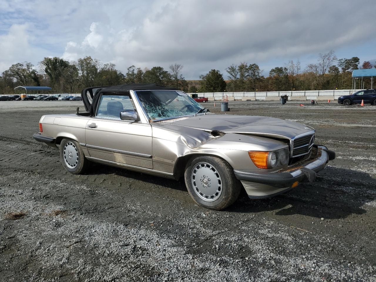 1986 Mercedes-Benz SL-klasse VIN WDBBA48D1GA040918 Copart auction photo, top/roof / front end damage thumbnail 4