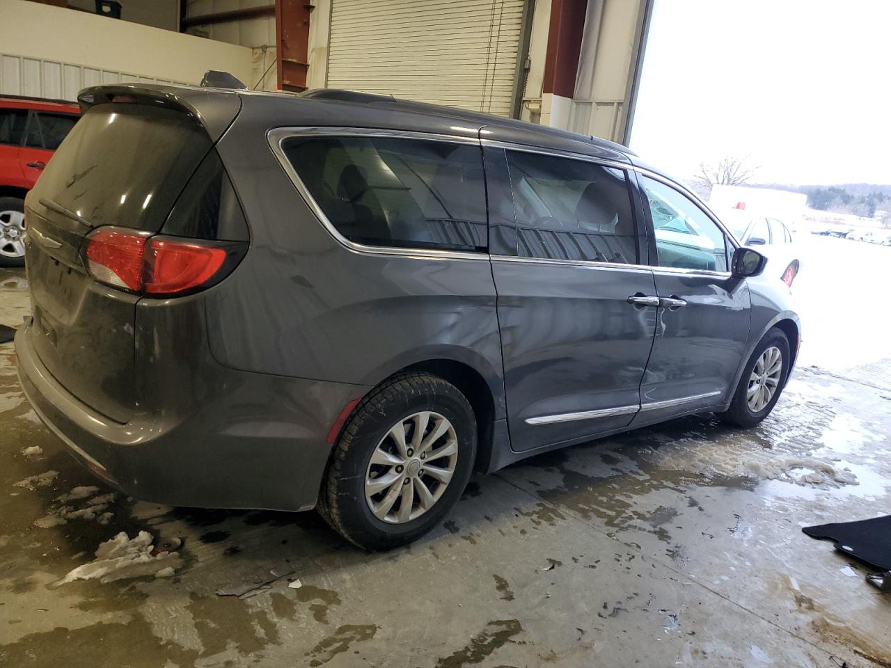 2017 Chrysler Pacifica VIN 2C4RC1BG8HR642112 Copart auction photo, front end / mechanical damage thumbnail 3