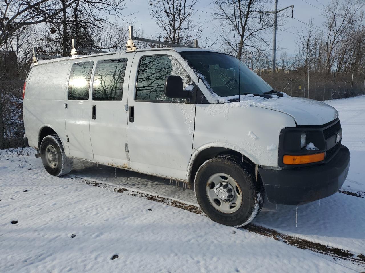 2015 Chevrolet Express VIN 1GCWGFCF9F1113926 Copart auction photo, minor dent/scratches damage thumbnail 4