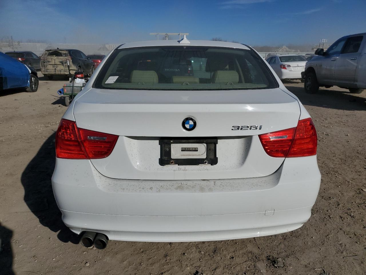 2010 BMW 3er VIN WBAPK5C57AA652653 Copart auction photo, side damage thumbnail 6