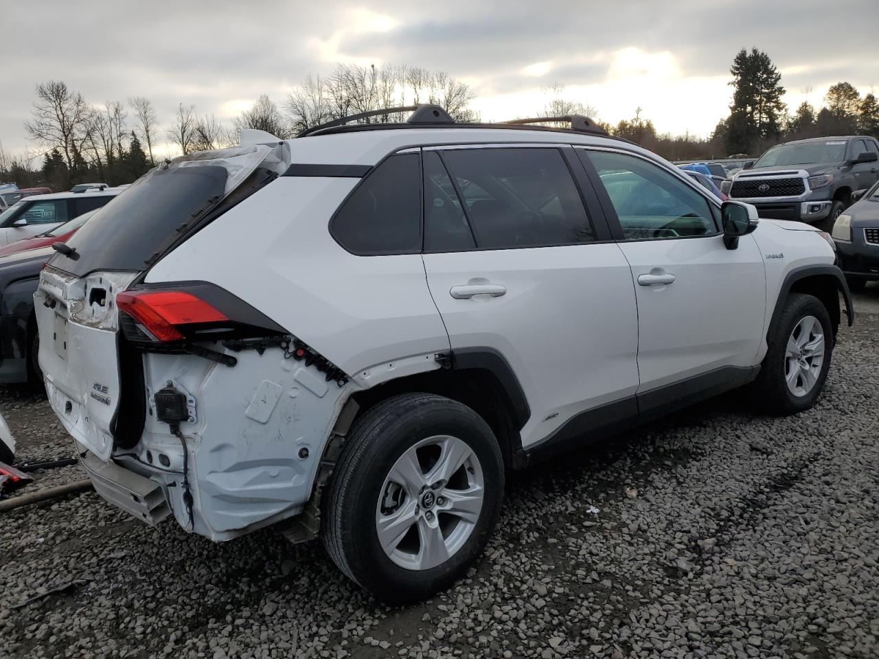 2020 Toyota RAV 4 VIN 2T3RWRFV2LW051688 Copart auction photo, rear end / front end damage thumbnail 3