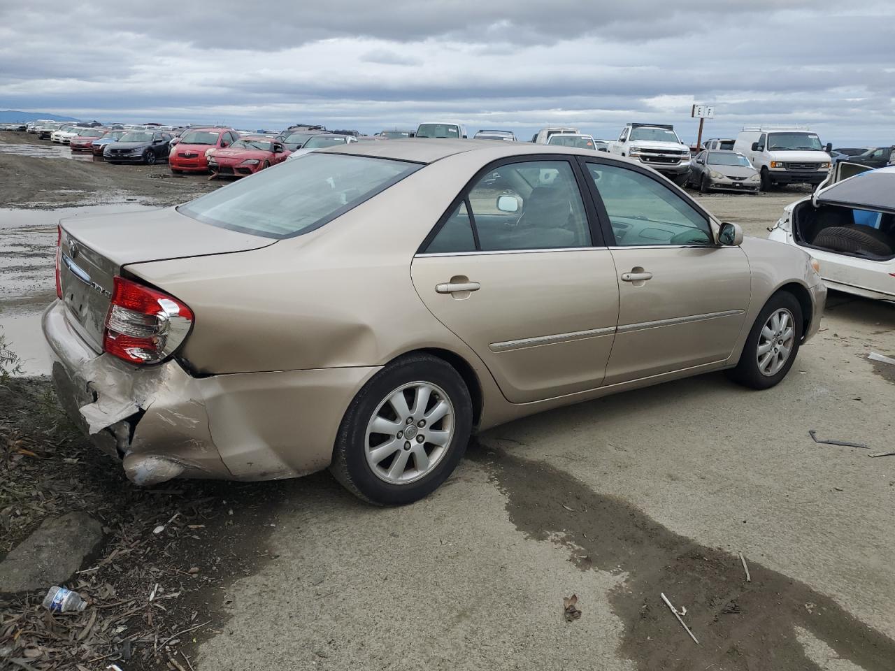 2002 Toyota Camry VIN JTDBE30K420067006 Copart auction photo, rear end / front end damage thumbnail 3