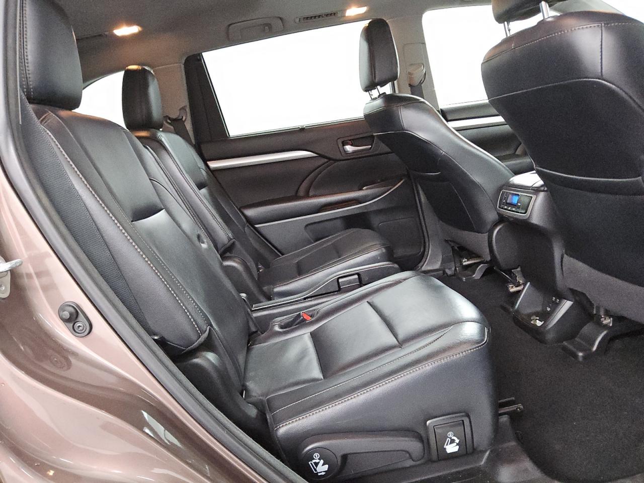 2018 Toyota Highlander VIN 5TDKZRFH5JS249621 Copart auction photo, front end damage thumbnail 11